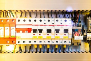 How to Replace a Fuse in a Fuse Box