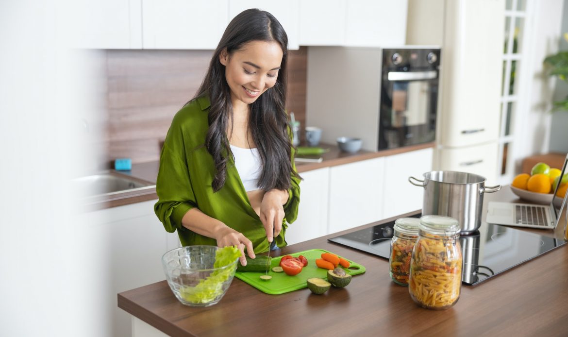 How to Clean a Plastic Cutting Board